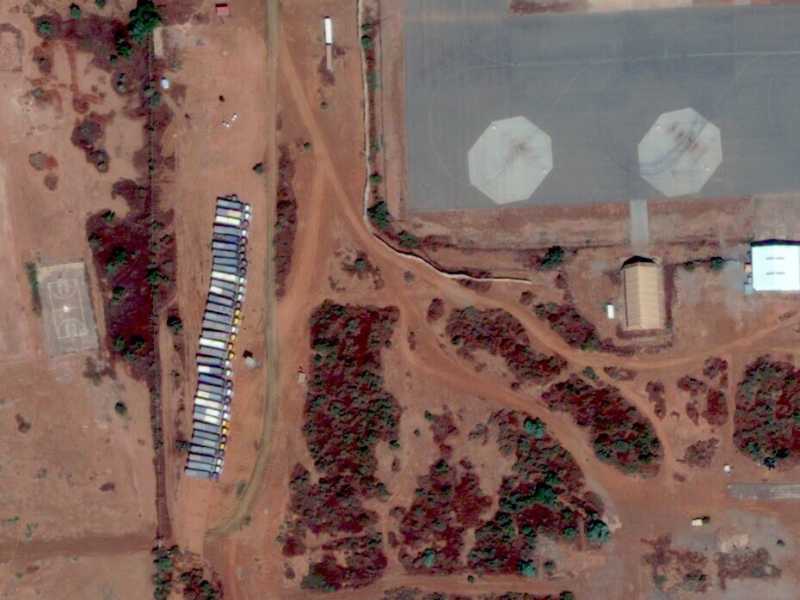 &nbsp;La colonna di camion carico di uranio parcheggiata alla Base 101 di Niamey (Casus Belli)