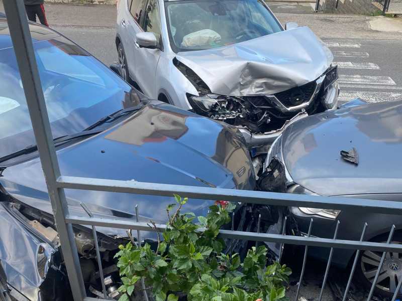 Incidente per l'auto della scorta di Gratteri, tre feriti lievi <br />