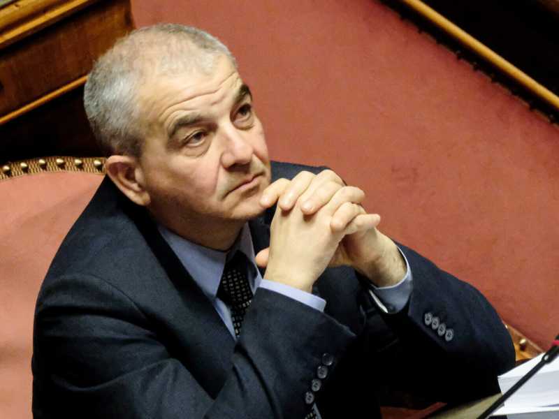 Fazzolari: "Un grande Mattarella, ci unifica. Insieme a lui per Kyiv". Tajani vola a Crans-Montana