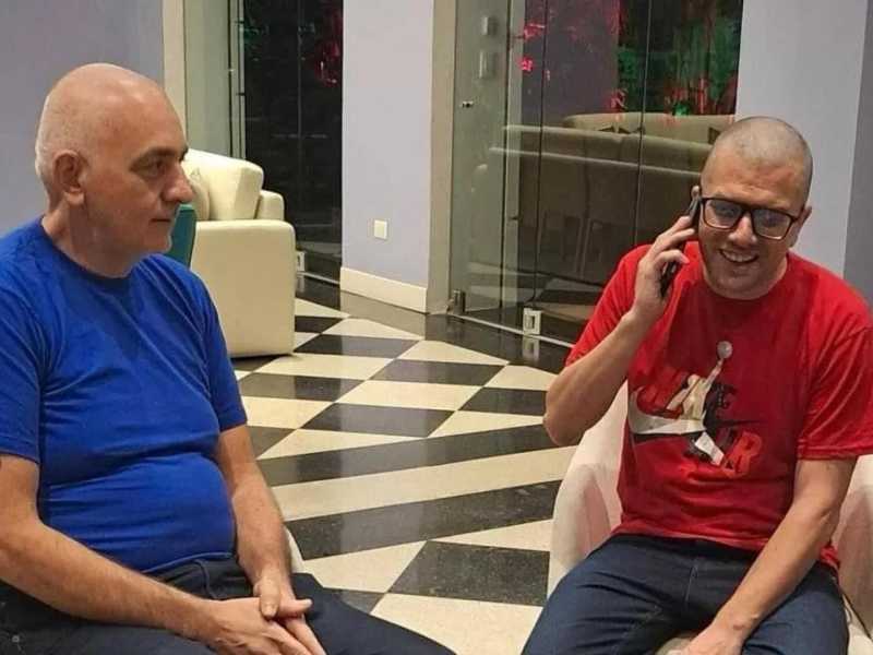 <span style="color: rgb(46, 45, 45); font-size: 12px;">Alberto Trentini e Mario Burlò fotografati nella residenza dell'ambasciatore a Caracas - Ansa</span>