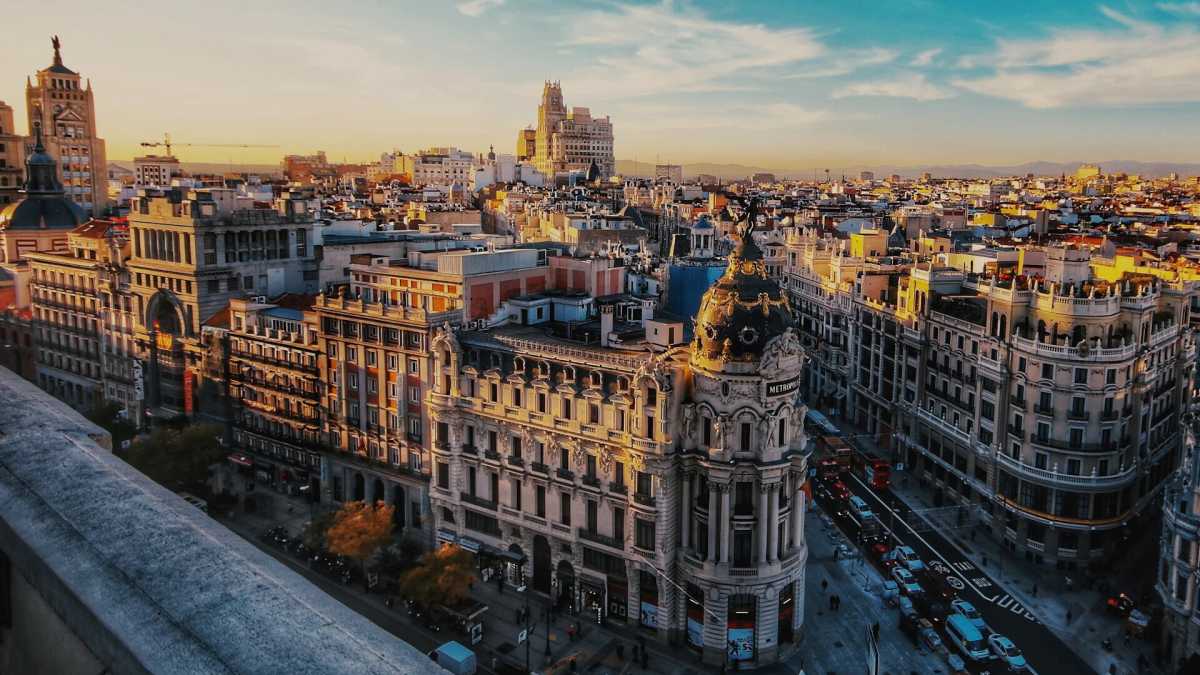 Immagine di Modello Madrid: meno tasse, più deregulation. La ricetta liberale di Ayuso