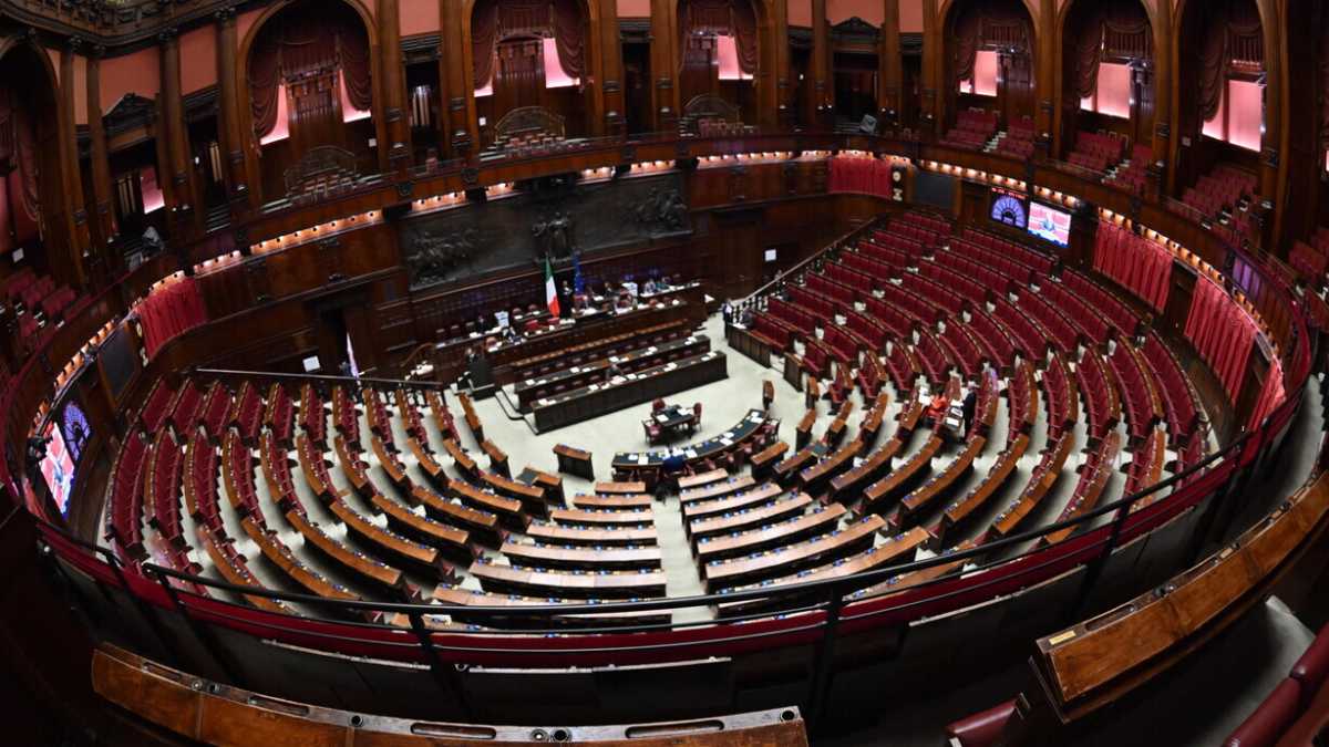 Immagine di Il ritorno del corvo di Montecitorio e altre storie su come (non) funziona la Camera
