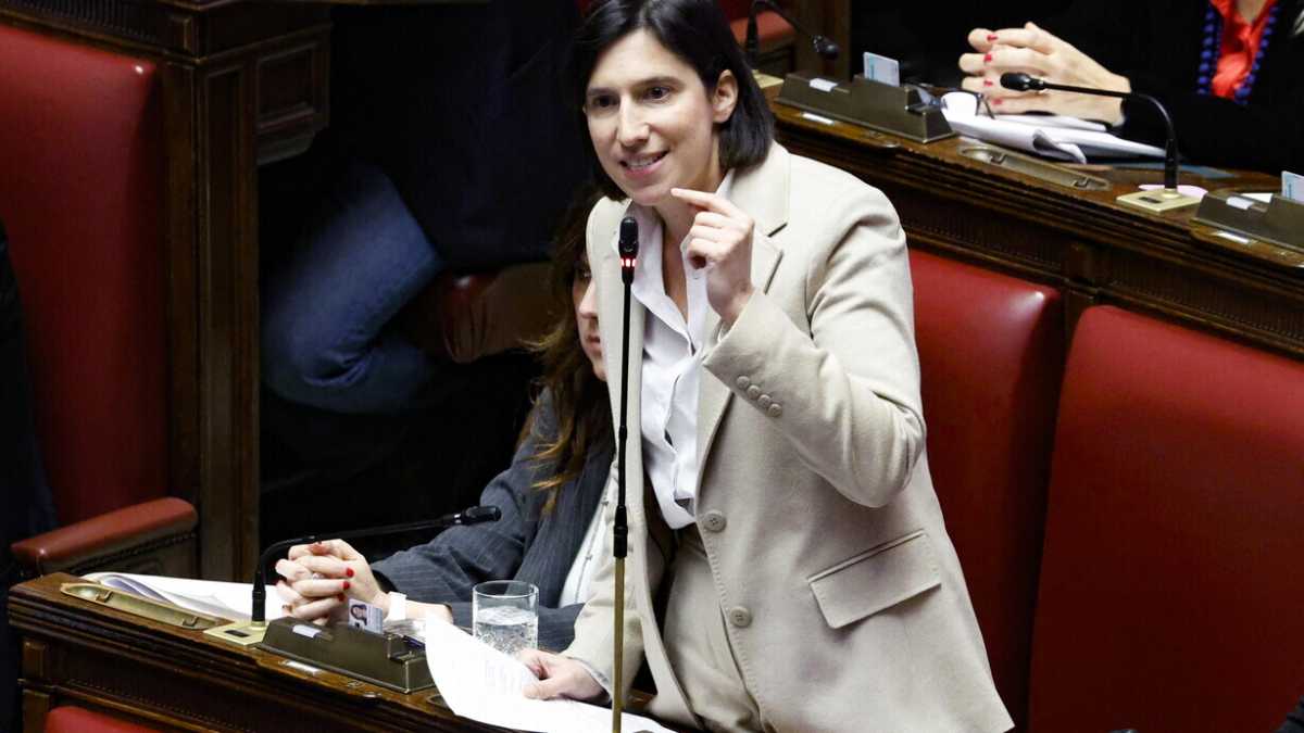 Immagine di Il congresso anticipato spaventa i rivali di Schlein. Rischi della norma Calenda