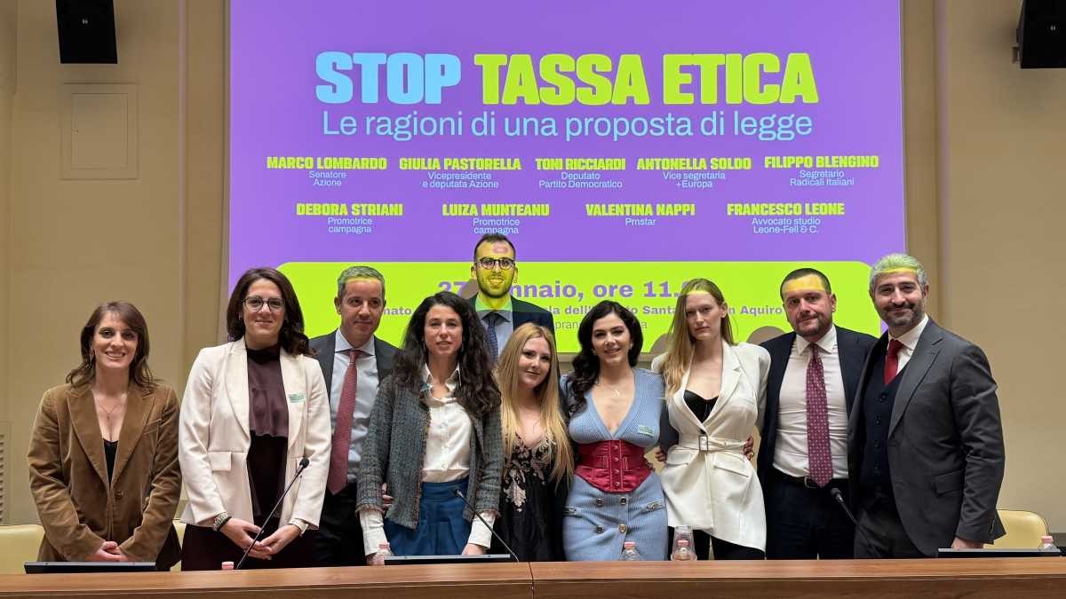 Immagine di Raccolta firme contro la tassa etica. “Così sarà fuga di fica”, dicono le pornostar