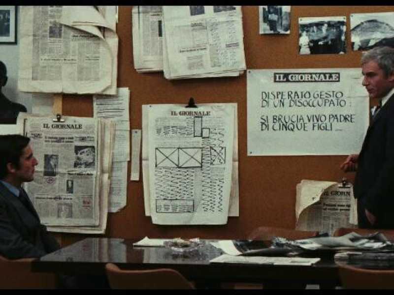 Gian Maria Volont&eacute; in una scena di &ldquo;Sbatti il mostro in prima pagina&rdquo; (1972) di Marco Bellocchio&nbsp;<br />