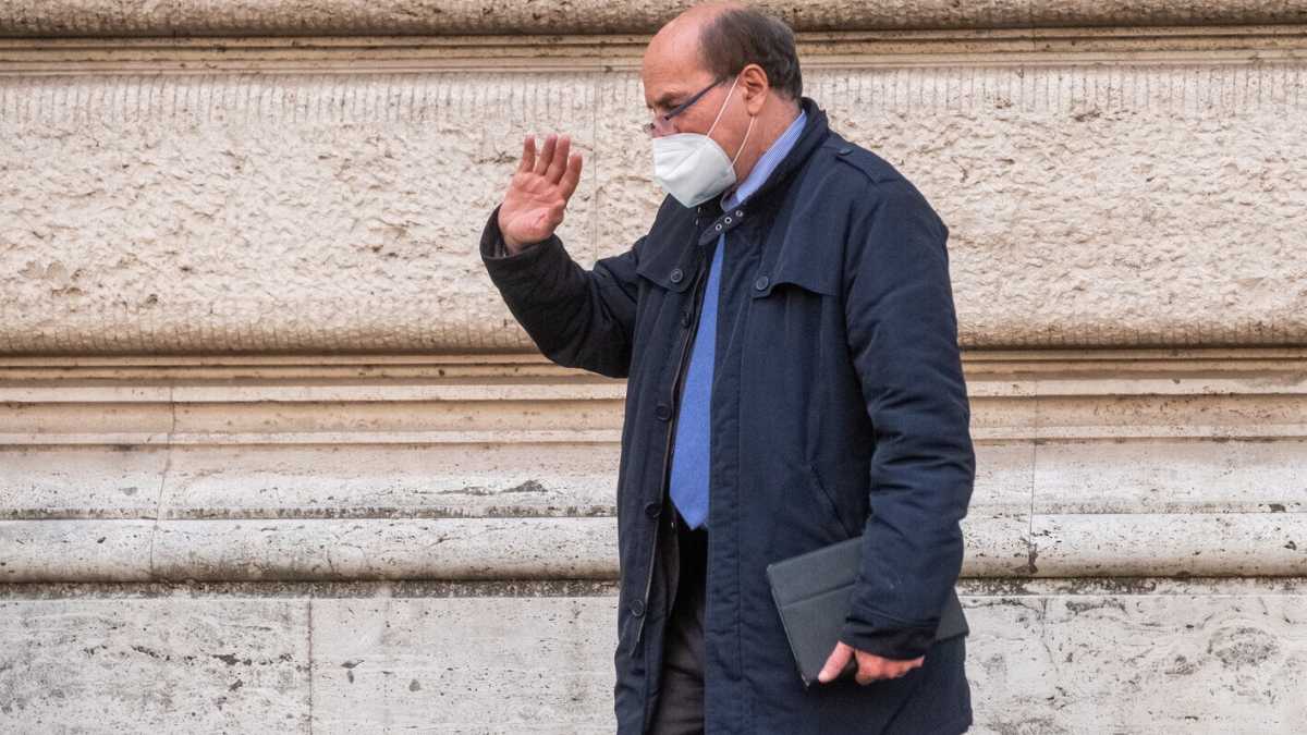 Immagine di Perché ridurre le accise sui carburanti spiegato da chi lo ha già fatto. Parla Bersani