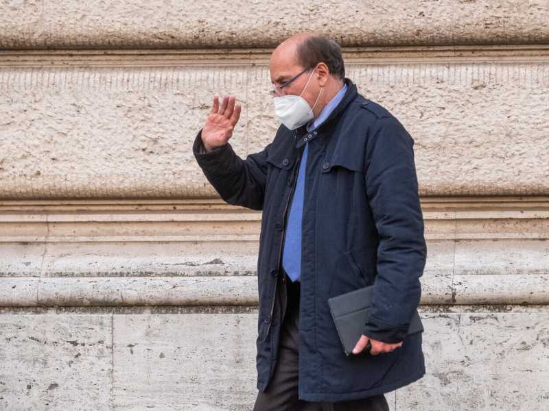 Perché ridurre le accise sui carburanti spiegato da chi lo ha già fatto. Parla Bersani