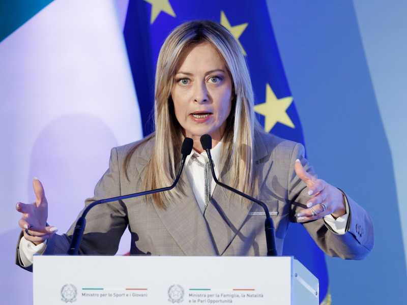 Meloni Portobello: attacca i giudici della famiglia nel Bosco e chiama i leader Ue su Iran. L'allarme: Rai e Mediaset sabotano il "sì"