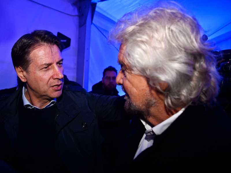 Il fondatore del M5S, Beppe Grillo, con il presidente del movimento Giuseppe Conte