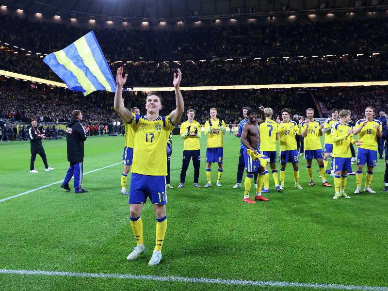 I giocatori della Svezia festeggiano la qualificazione ai Mondiali 2026 (foto di Michael Campanella per Getty Images)