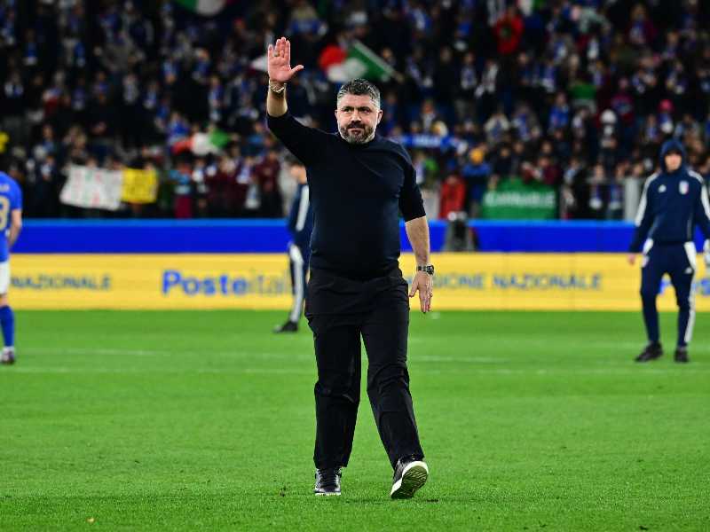I saluti di Gennaro Gattuso dopo la sconfitta contro la Bosnia (foto Ansa)