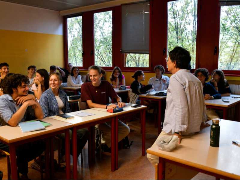 Studenti del liceo classico Vittorio Alfieri durante una lezione (foto Getty Images)