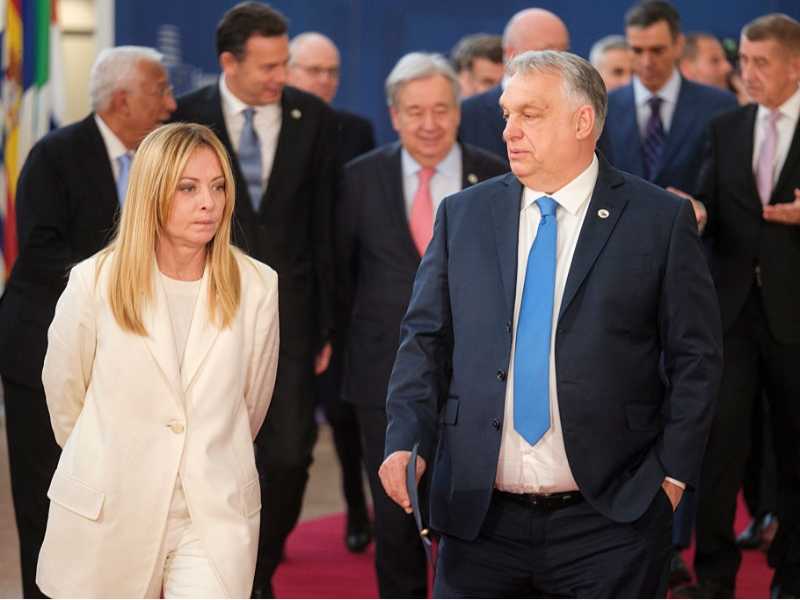 Giorgia Meloni e Viktor Orbán a Bruxelles (foto Getty Images)