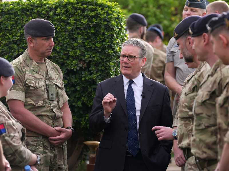 Keir Starmer, premier britannico, nella base di Taif in Arabia Saudita