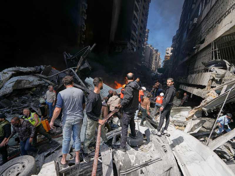 First responders search at the site of an Israeli airstrike that struck an apartment building in Beirut, Lebanon, Wednesday, April 8, 2026. (AP Photo/Bilal Hussein)Associate Press/ LaPresseOnly Italy and Spain