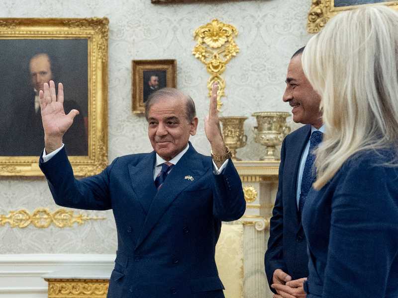 Pakistan Prime Minister Muhammad Shehbaz Sharif, left, and Gen. Syed Asim Munir wait for their meeting with President Donald Trump, in the Oval Office at the White House, Thursday, Sept. 25, 2025, in Washington. (AP Photo/Alex Brandon)