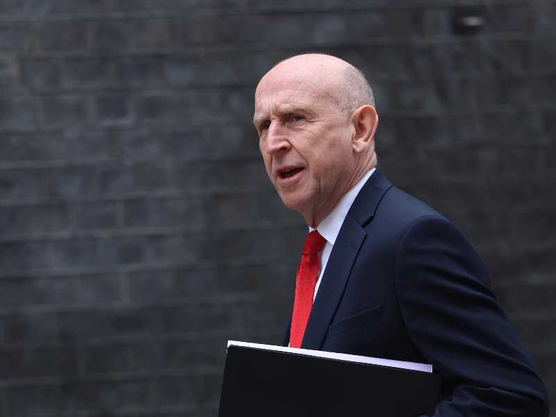 Il ministro della Difesa inglese John Healey