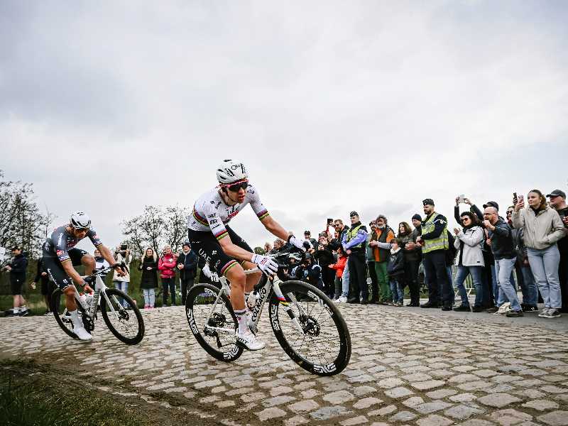 Tadej Pogacar, 27 anni, sulle pietre della Parigi-Roubaix 2025. È l'unica Classica Monumento che gli manca nel palmarès (foto Pauline Ballet per A.S.O.)