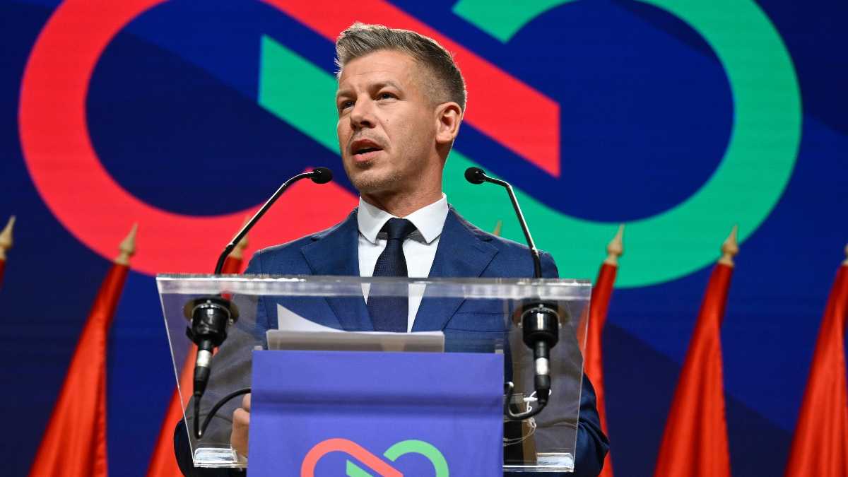 Immagine di Destra e sinistra italiana gioiscono per Magyar, senza vedere contraddizioni