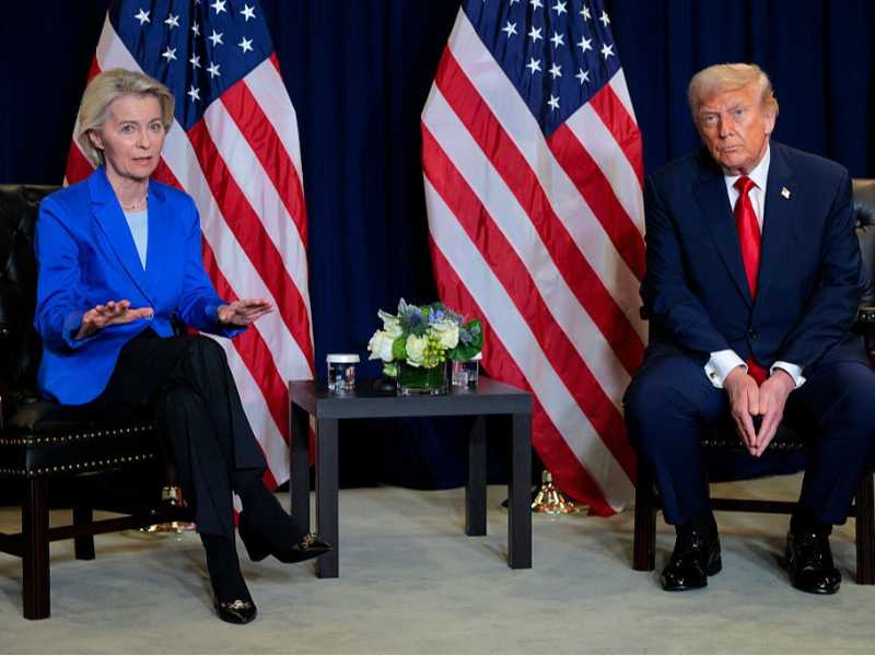 Donald Trump e Ursula von der Leyen durante un incontro alle Nazioni Unite nel settembre 2025 (foto Somodevilla/Getty Images)