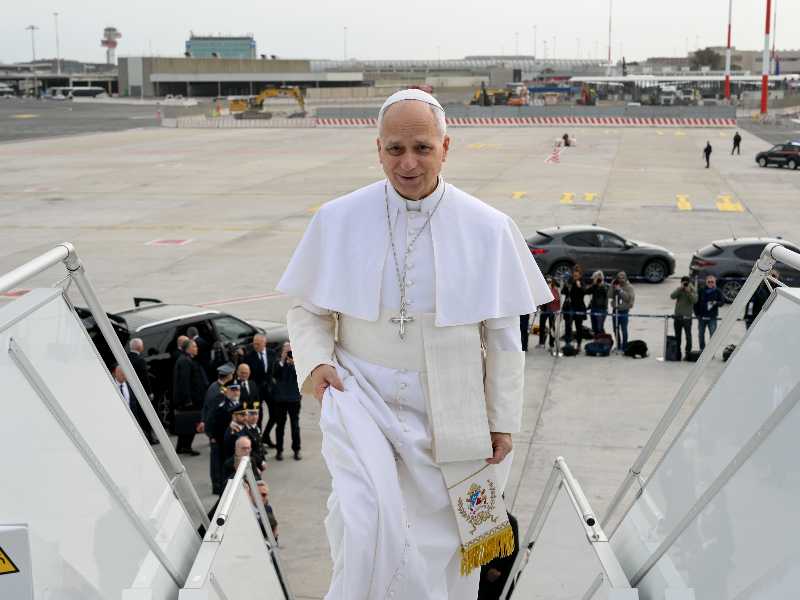 Il Papa alla partenza per il viaggio apostolico in Africa
