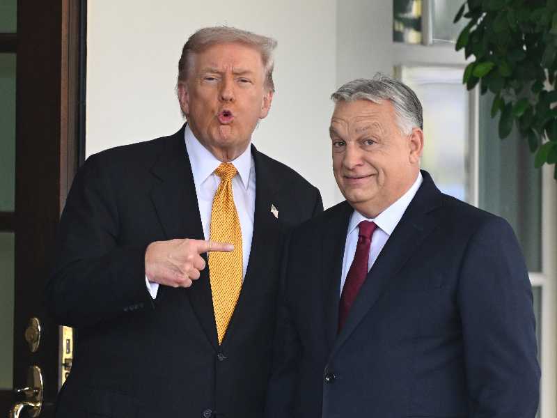 Donald Trump con Viktor Orbán (foto di John McDonnell per AP Photo via LaPresse)