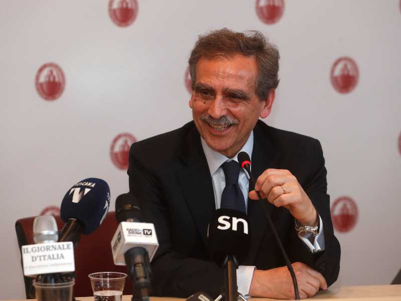 Luigi Lovaglio in conferenza stampa dopo l'assemblea Mps del 15 Aprile (foto ANSA/FABIO DI PIETRO)