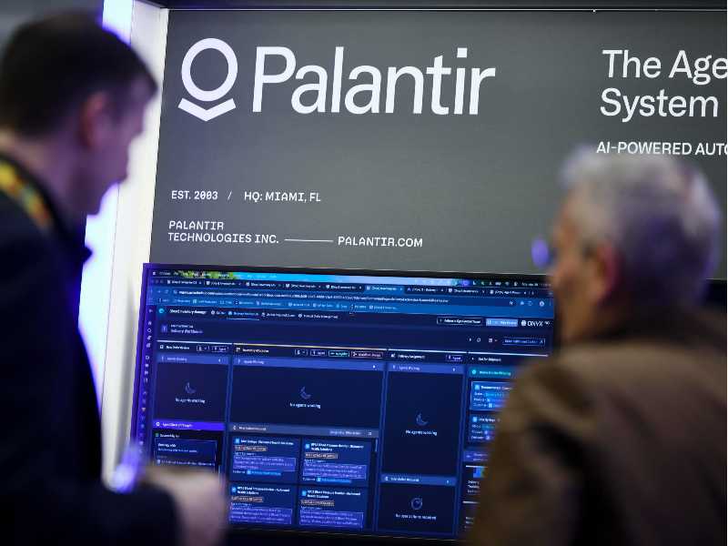 L'interfaccia utente di uno dei software dell'azienda americana Palantir Technologies (foto EPA/HANNIBAL HANSCHKE)