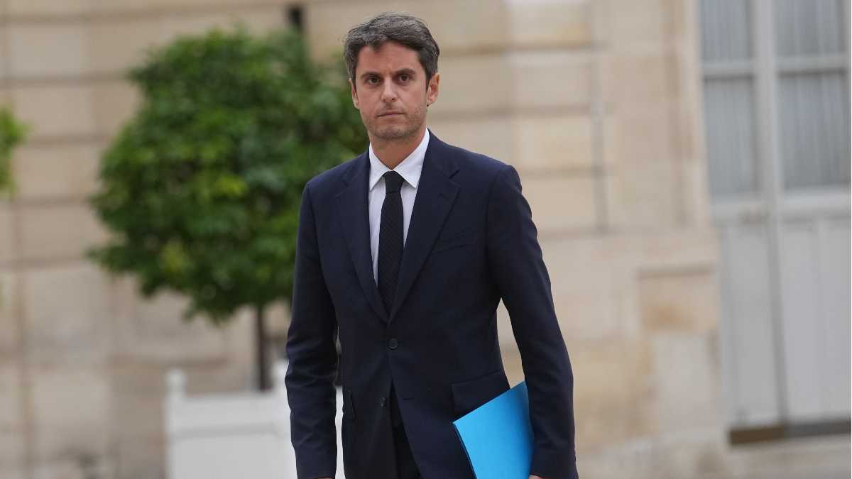Immagine di Attal si candida “da uomo libero”, per riunire il centro