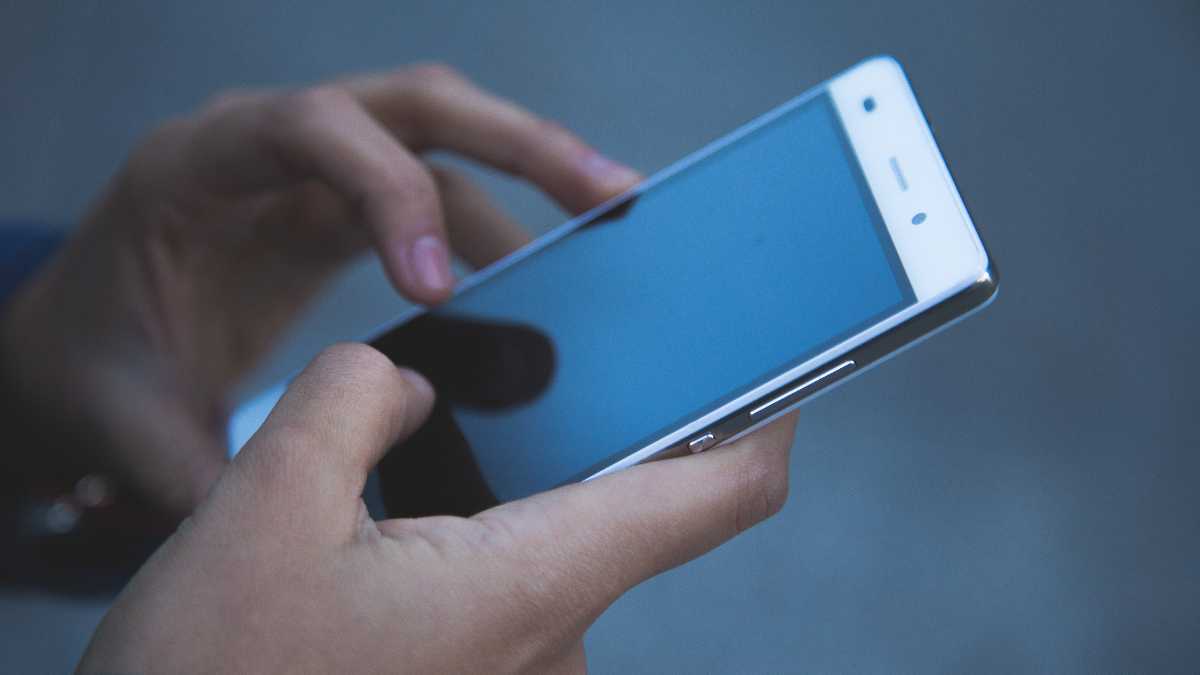 Immagine di Prego per uno smartphone più rispettoso, meno oltraggioso
