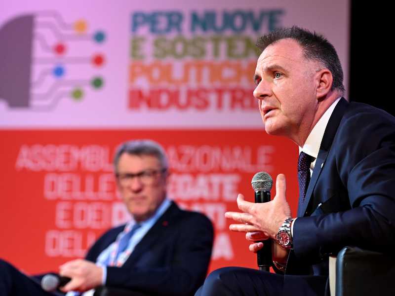 Confronto tra il segretario della Cgil Maurizio Landini con il presidente di Confindustria Emanuele Orsini. ANSA/FABIO CIMAGLIA