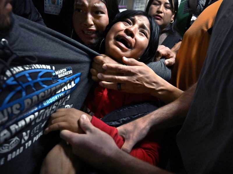 Separati dall'Ice di Carol Guzy, ZUMA Press, iWitness, per il Miami Herald