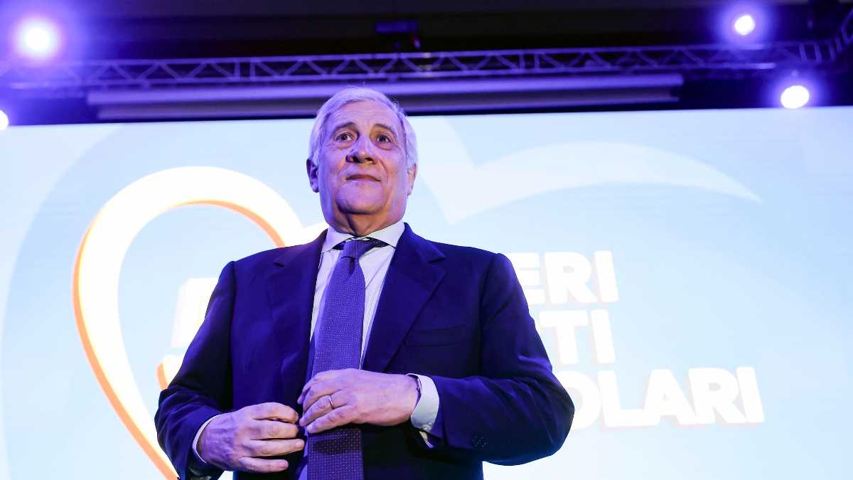 Immagine di Tajani cerca il rilancio all’evento del Ppe. Assenti i forzisti vicini a Marina B.