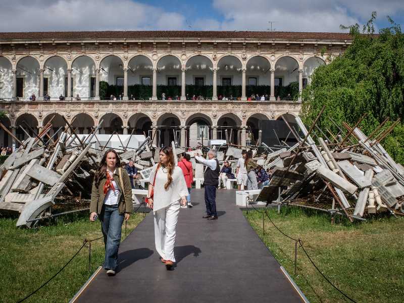 Un'istallazione per Design Week all'Università Statale di Milano (foto Ansa)