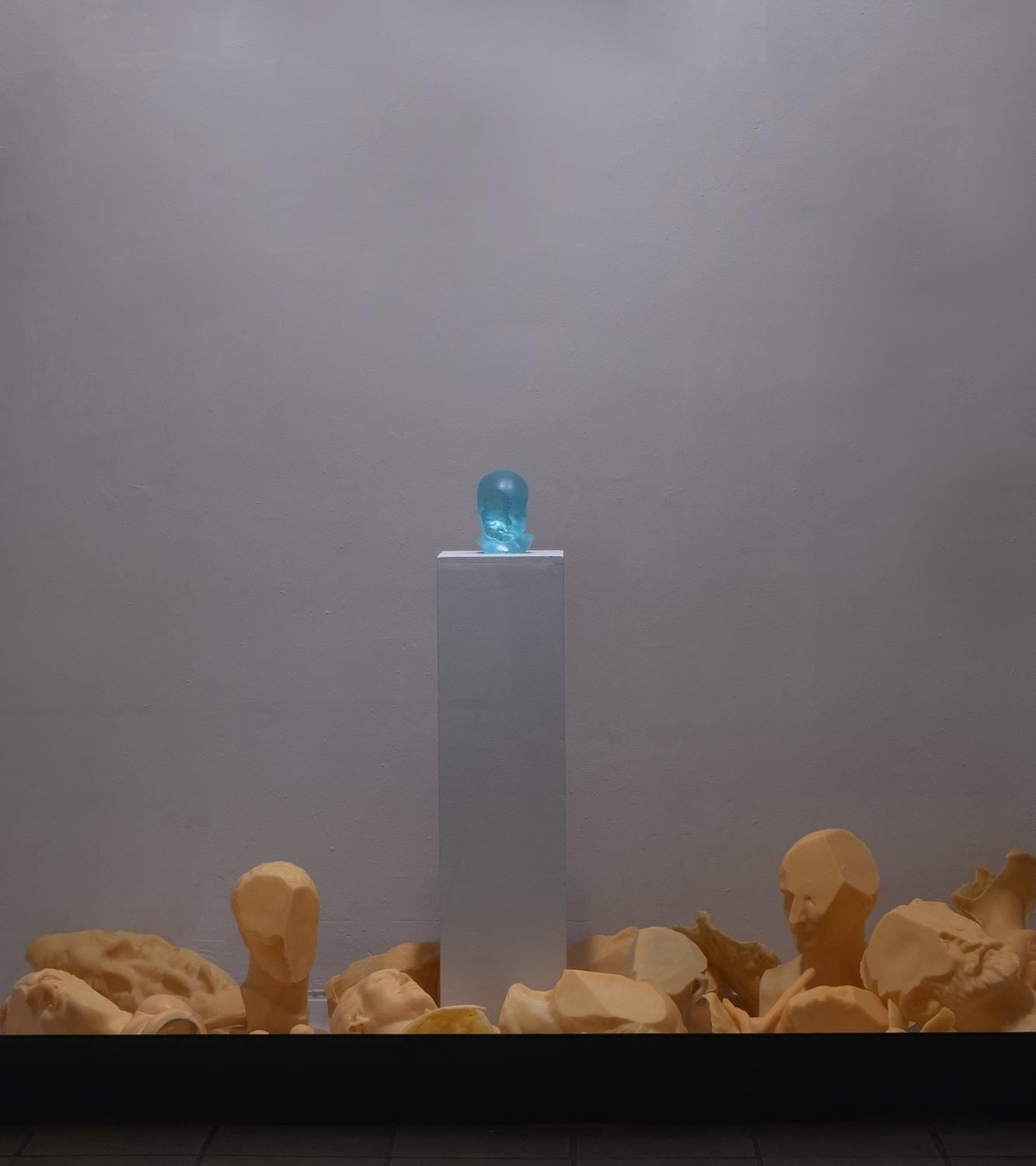 Costellazione silenziosa, 210x100x117(h)cm, cera &amp; vetro, 2026, installation view in Subplace (Milano)