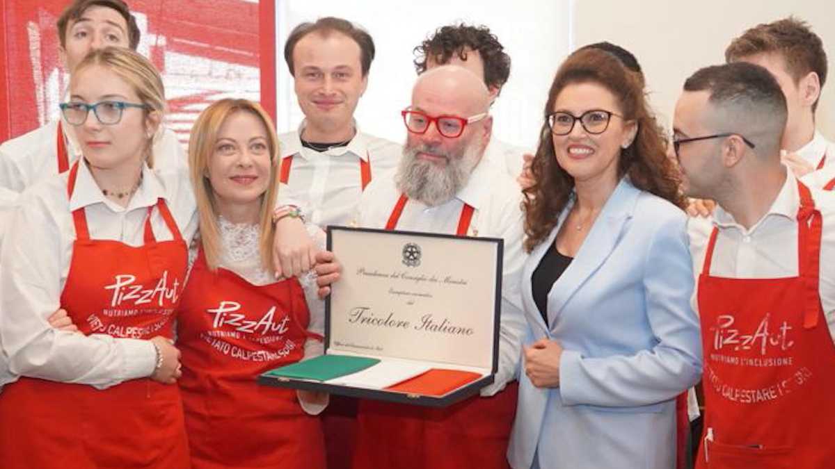 Immagine di Il primo maggio di Meloni da PizzAut: "Lavoratori straordinari"