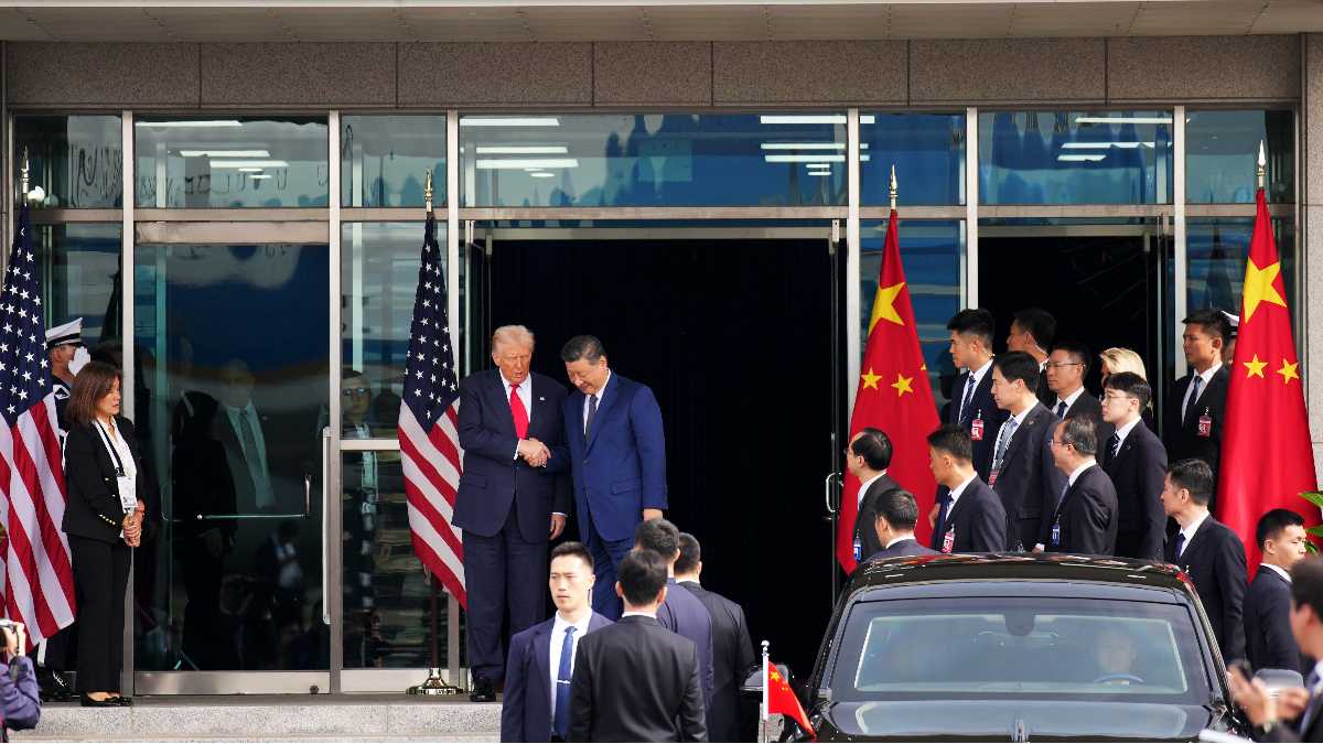 Immagine di Xi Jinping raffina petrolio e ambiguità