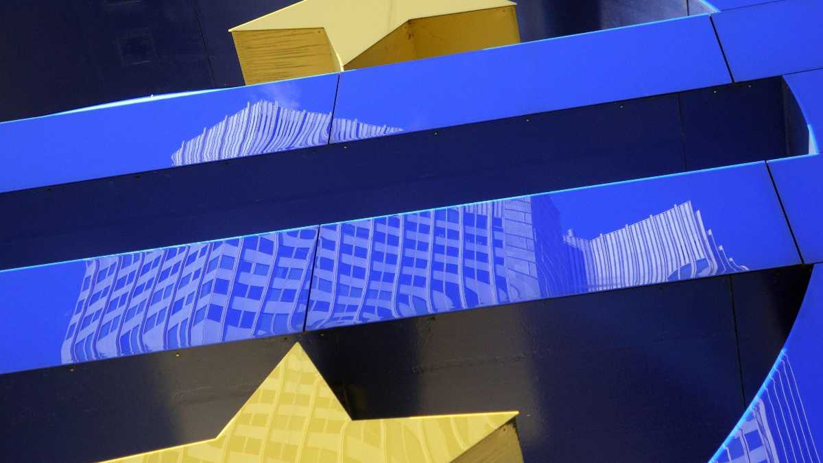 Immagine di Il momento dell’euro. Parlano De Gros (Bocconi) e De Grauwe (LSE)
