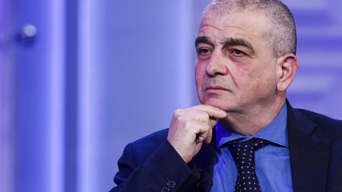 Immagine di Fazzolari: "Biennale? La decisione sulla Russia è stata un inutile pastrocchio"
