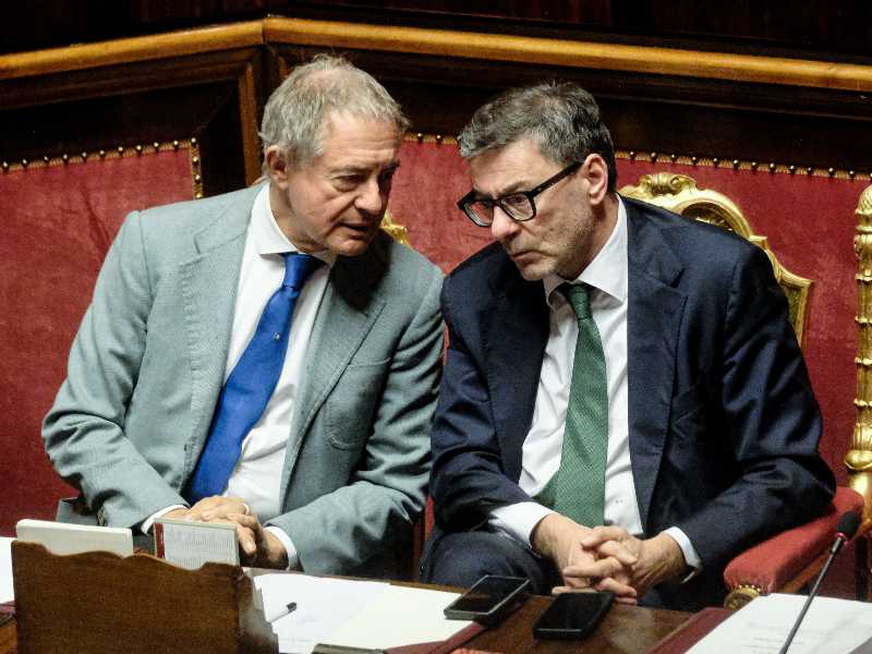 Il cambio di Transizione 5.0 riporta a galla le tensioni tra Urso e Giorgetti