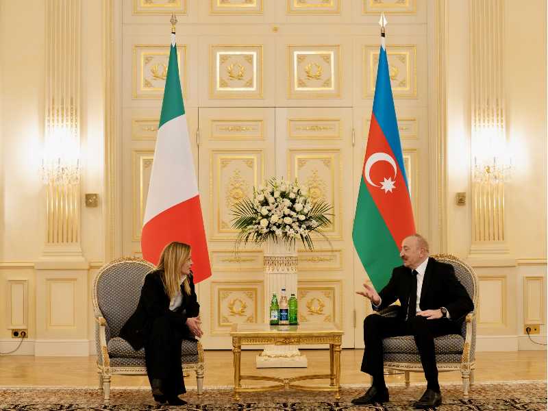 La premier Giorgia Meloni e il presidente della Repubblica dell’Azerbaigian Ilham Aliyev (foto LaPresse/Palazzo Chigi/Filippo Attili)