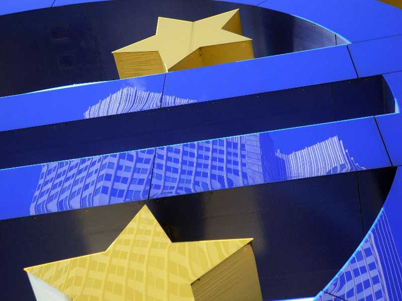 Il momento dell’euro. Parlano De Gros (Bocconi) e De Grauwe (LSE)