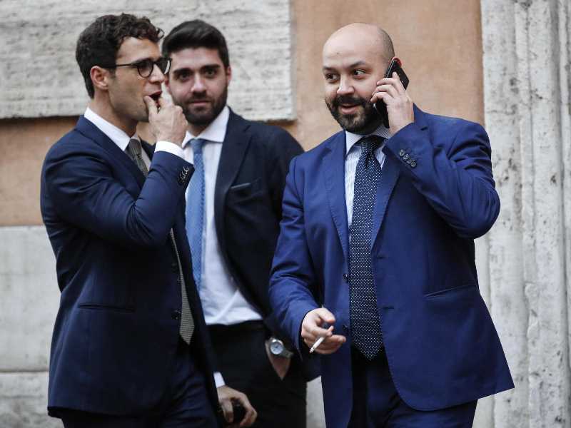 Augusto Rubei (s) e Pietro Dettori (d) al Tempio di Adriano, Roma 22 Gennaio 2020 (Foto ANSA)