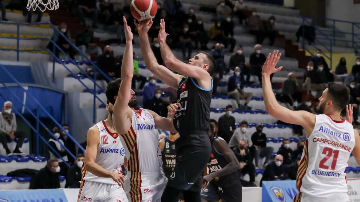 Immagine di Trieste e Cremona si affronteranno sul parquet, poi potrebbero sparire entrambe