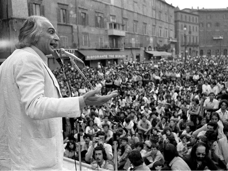 I radicali litigano pure sulla targa per Pannella. Turco: "Va messa a Torre Argentina"