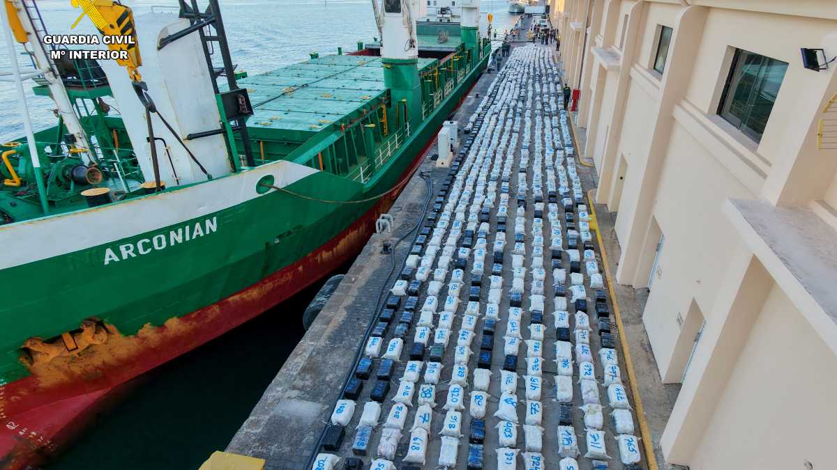 Immagine di Greggio, armi, cocaina. In Libia Haftar ricatta il governo Sánchez