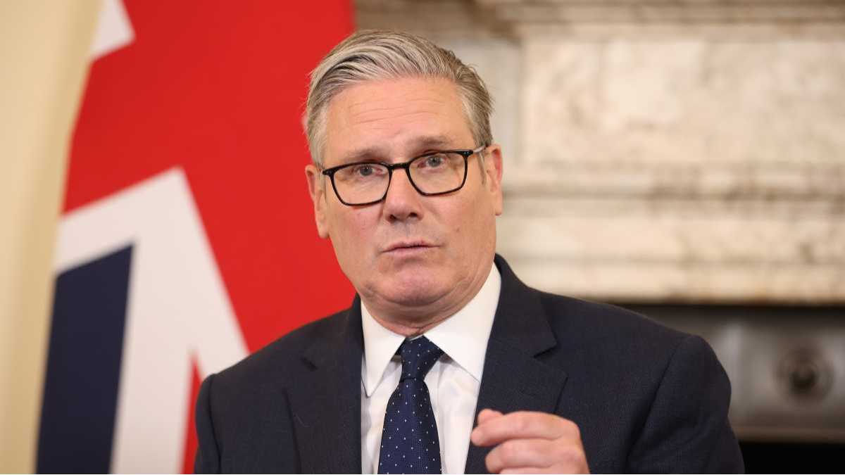 Immagine di Hormuz e la crisi politica di Starmer scuotono i mercati e colpiscono i titoli britannici