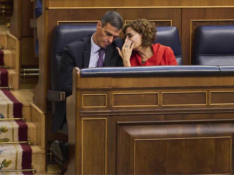 Maria Jesus Montero e Pedro Sanchez (foto LaPresse)