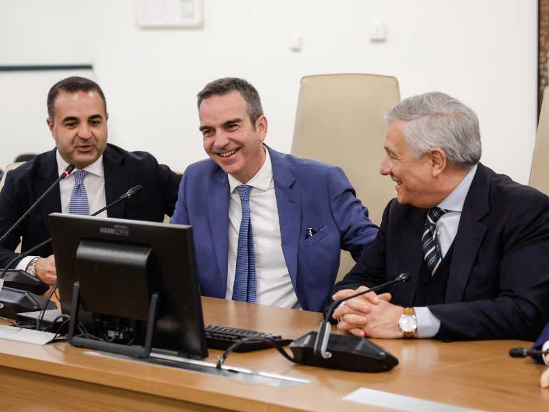 Occhiuto difende il suo liberalismo  “aggiornato” sulle concessioni balneari
