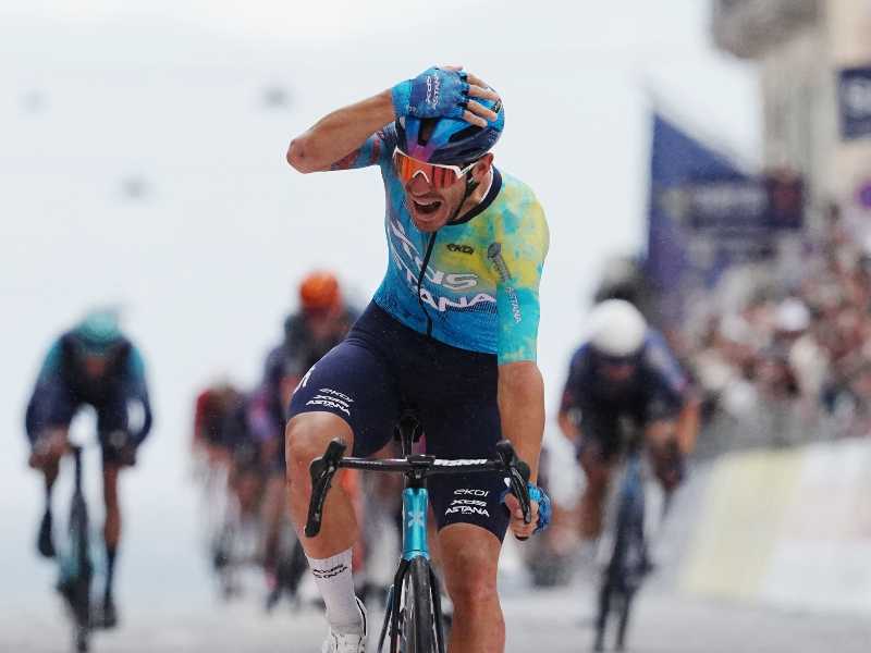 La vittoria di Davide Ballerini a Napoli (foto di Gian Mattia D'Alberto per LaPresse)